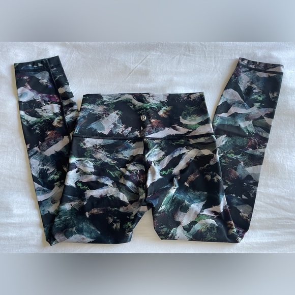 LULULEMON | Wunder Under High-Rise Tight 25' *Full-On Luxtreme, Size 6 - Picture 4 of 9